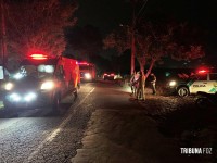 Condutora é socorrida pelo Siate após colidir veículo contra uma arvore no Bairro Três Lagoas