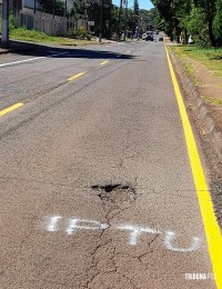 Morador desabafa: "buracos nas ruas é sinônimo de cidade sem prefeito"