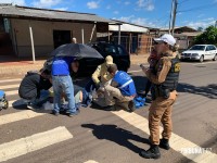 Siate socorre idoso após colisão de duas motos no Portal da Foz