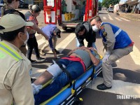 Siate socorre idoso após colisão de duas motos no Portal da Foz