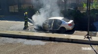 Bombeiros intervém em incêndio a veículo no centro de Foz do Iguaçu