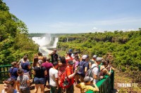 Aniversário de Santa Terezinha de Itaipu com cortesia para os moradores visitarem as Cataratas do Iguaçu