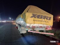 Motociclista colide contra carreta na BR-277 próximo ao CTG Charrua