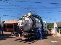 PM é acionado após caminhão derrubar poste e danificar padrões de luz no Bairro Portal da Foz