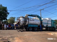 PM é acionado após caminhão derrubar poste e danificar padrões de luz no Bairro Portal da Foz