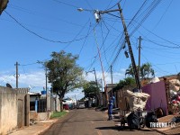 PM é acionado após caminhão derrubar poste e danificar padrões de luz no Bairro Portal da Foz