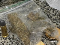 ROTAM estoura ponto de venda de drogas no Bairro Portal da Foz