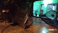 Condutor invade residência com veículo e foge no Bairro Morumbi