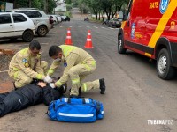 Motociclista é socorrido pelo Siate após colidir contra entulhos no Bervely Falls Park