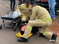 Motociclista é socorrido pelo Siate após colidir contra entulhos no Bervely Falls Park