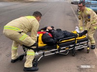 Motociclista é socorrido pelo Siate após colidir contra entulhos no Bervely Falls Park