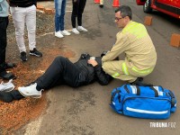 Motociclista é socorrido pelo Siate após colidir contra entulhos no Bervely Falls Park