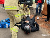 Motociclista é socorrido pelo Siate após colidir contra entulhos no Bervely Falls Park