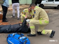 Motociclista é socorrido pelo Siate após colidir contra entulhos no Bervely Falls Park