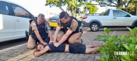 Policia Militar e SAMU socorrem homem com distúrbio na Av. Javier Koelbel