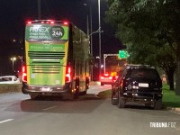 Unidade de Cães de Serviço (K9) do CHOQUE realizam abordagens a ônibus na Av. Costa e Silva