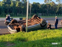 Um dos veículo mais seguros do mundo capota na BR-277 em Foz do Iguaçu