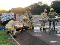 Um dos veículo mais seguros do mundo capota na BR-277 em Foz do Iguaçu