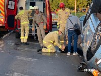 Um dos veículo mais seguros do mundo capota na BR-277 em Foz do Iguaçu