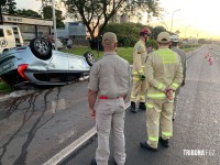 Um dos veículo mais seguros do mundo capota na BR-277 em Foz do Iguaçu