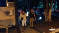 Policiais militares da CIA de Turismo prendem duas pessoas que furtaram moto para trocar por drogas durante a madrugada