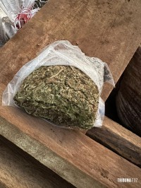 Policia Federal e Policia Militar apreendem embarcação com fardos de maconha no Rio Paraná