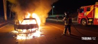 Bombeiros intervém em incêndio a veículo no final da Av. General Meira