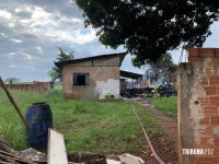 Imóvel abandonado e usado por moradores de rua é incendiado no Bairro Campos do Iguaçu