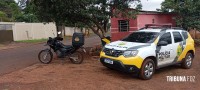 PM localiza moto escondida em uma área de mata no Bairro São Sebastião