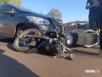 Motociclista e passageira são socorridas pelo Siate após colisão na Vila Yolanda