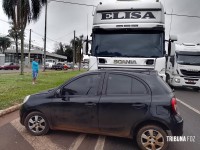 Veículo roda na pista e é atingido por carreta na BR-277 