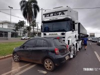 Veículo roda na pista e é atingido por carreta na BR-277 