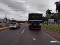 Veículo roda na pista e é atingido por carreta na BR-277 