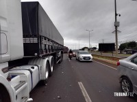 Veículo roda na pista e é atingido por carreta na BR-277 