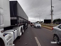 Veículo roda na pista e é atingido por carreta na BR-277 