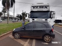 Veículo roda na pista e é atingido por carreta na BR-277 