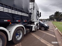 Veículo roda na pista e é atingido por carreta na BR-277 