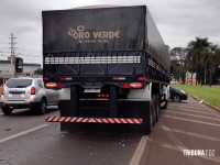 Veículo roda na pista e é atingido por carreta na BR-277 