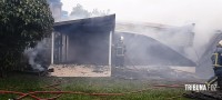 Casa é destruída pelo fogo na Vila Adriana I