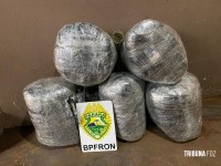 BPFRON apreende 53 kg de maconha tipo skunk em Foz do Iguaçu