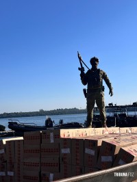 BPFRON prende homem contrabandeando 12.500 pacotes de cigarro no Lago de Itaipu