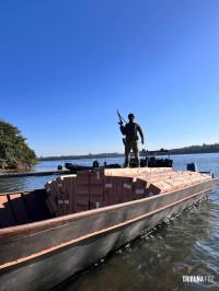 BPFRON prende homem contrabandeando 12.500 pacotes de cigarro no Lago de Itaipu