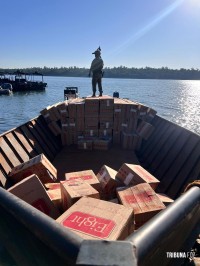 BPFRON prende homem contrabandeando 12.500 pacotes de cigarro no Lago de Itaipu