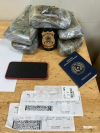 Policia Federal prende passageira com cocaína em fundo falso da bagagem no Aeroporto de Foz do Iguaçu