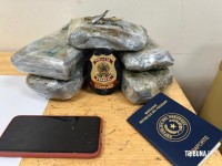 Policia Federal prende passageira com cocaína em fundo falso da bagagem no Aeroporto de Foz do Iguaçu