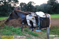 Caminhão Bitrem fica destruído após acidente no interior de Itaipulândia