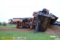 Caminhão Bitrem fica destruído após acidente no interior de Itaipulândia