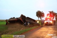 Caminhão Bitrem fica destruído após acidente no interior de Itaipulândia