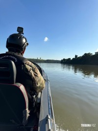 Policia Federal resgata barco com pescadores à deriva no Lago de Itaipu