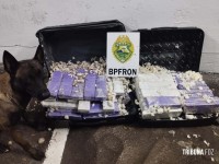 BPFRON prende mulher transportando 66 Kg de maconha em ônibus